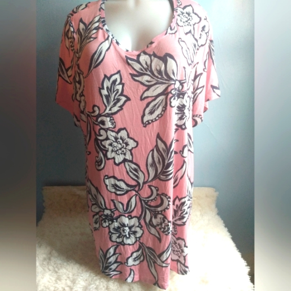 EUC JM Collection woman size 2X pink/white floral scoop neck blouse
